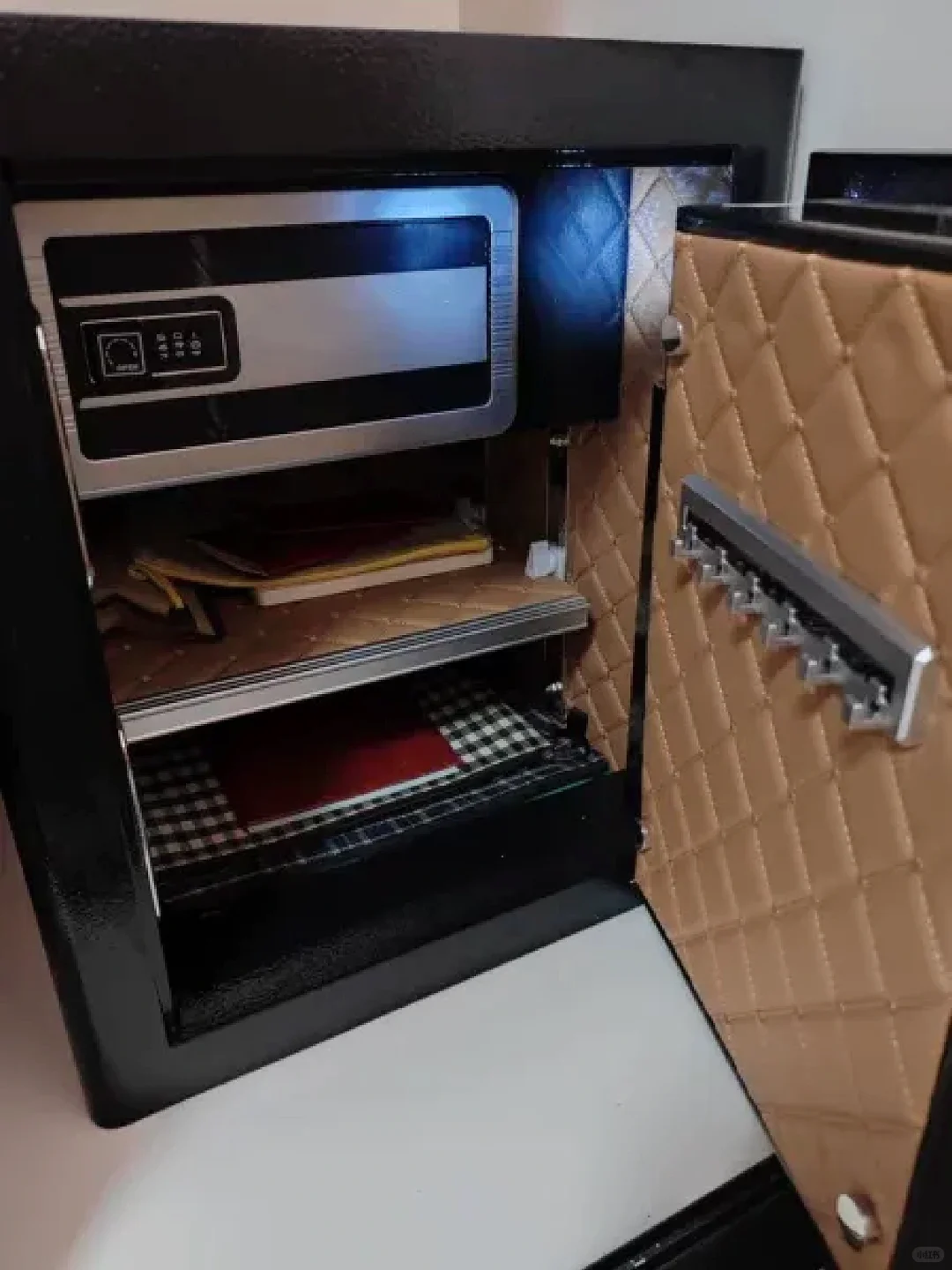 保险箱会不会被抱走？看完这条就知道了