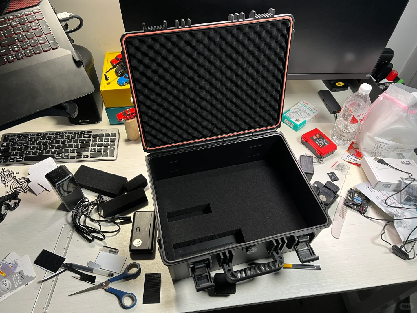 手搓摄影器材电池充电箱！