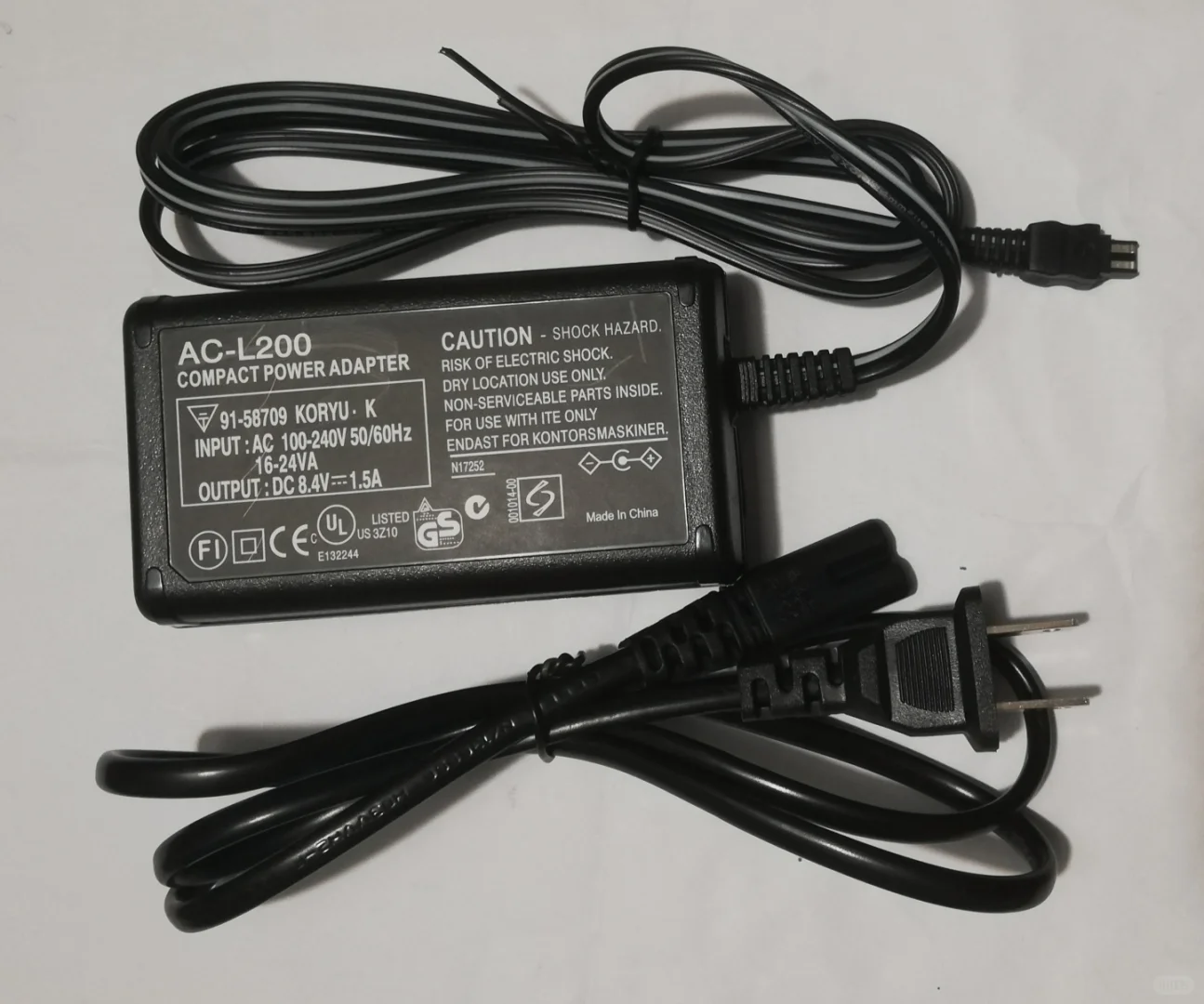 适用索尼相机摄像机AC-L200电源上