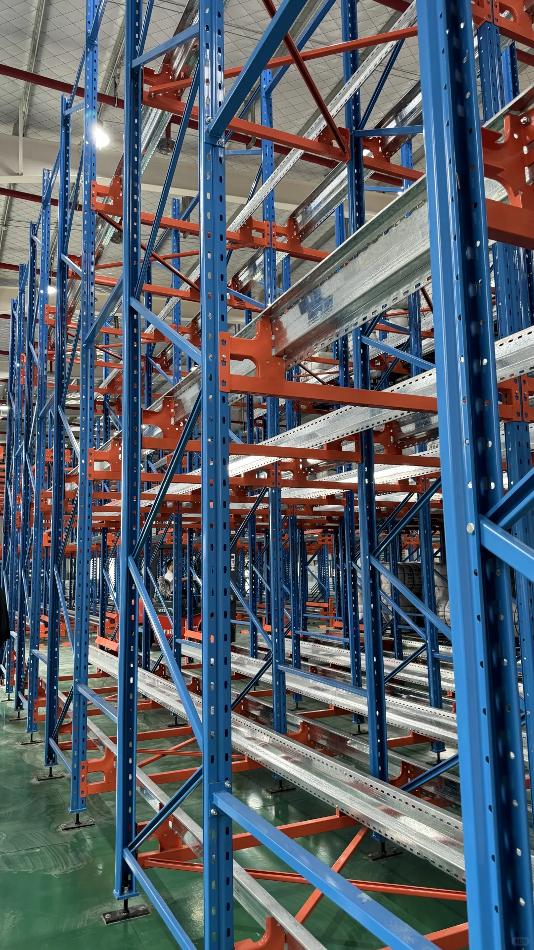 ? 什么是穿梭式货架？