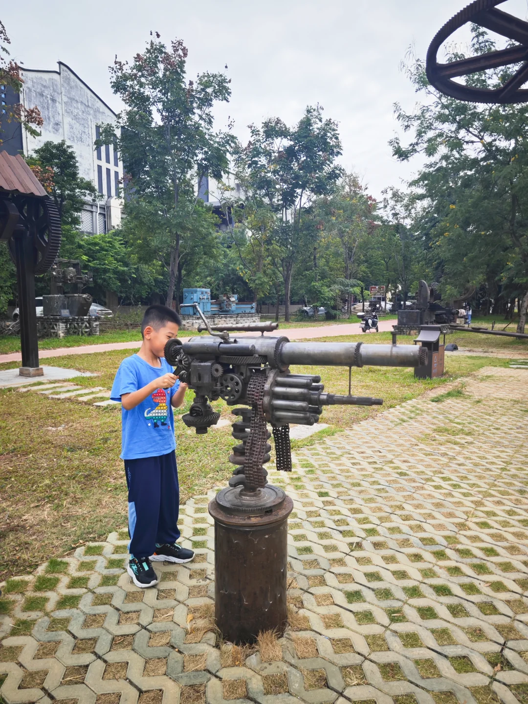 又扒到一个硬核的隐藏款公园，超适合遛娃！