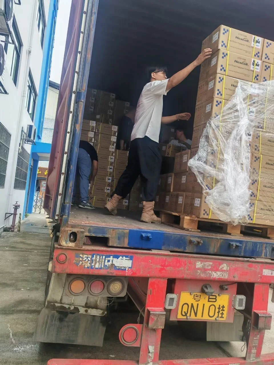 年底了牛马也雄起一回，十万台智能电表出海