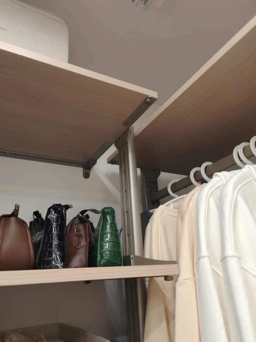 成都丨单杆承重200斤的金属衣柜，太香啦