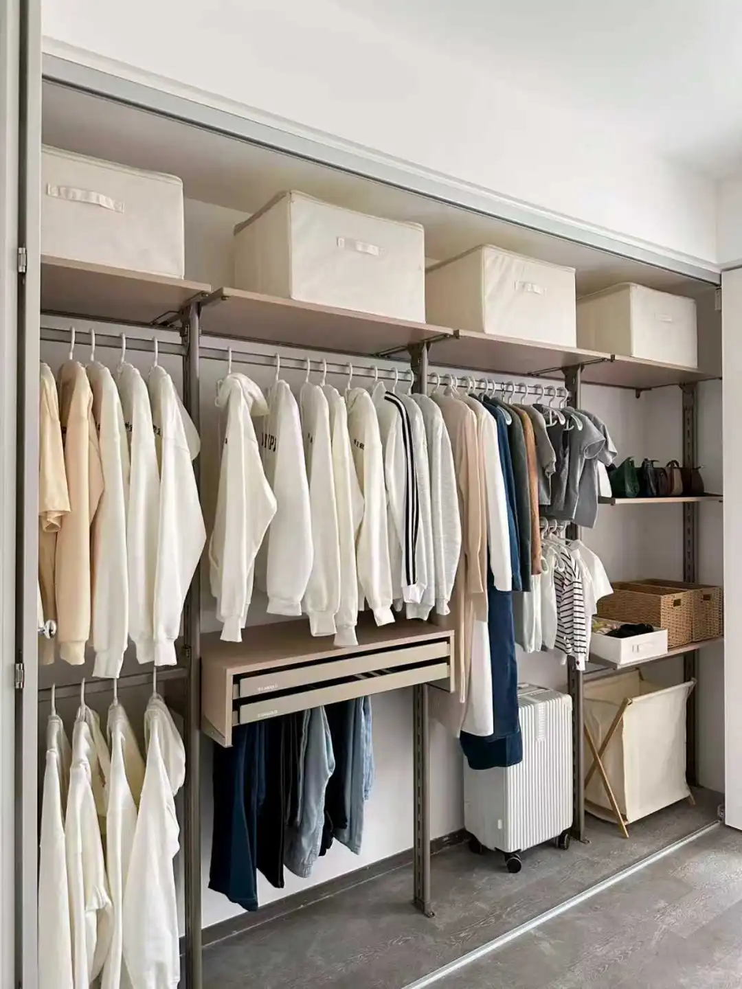 成都丨单杆承重200斤的金属衣柜，太香啦