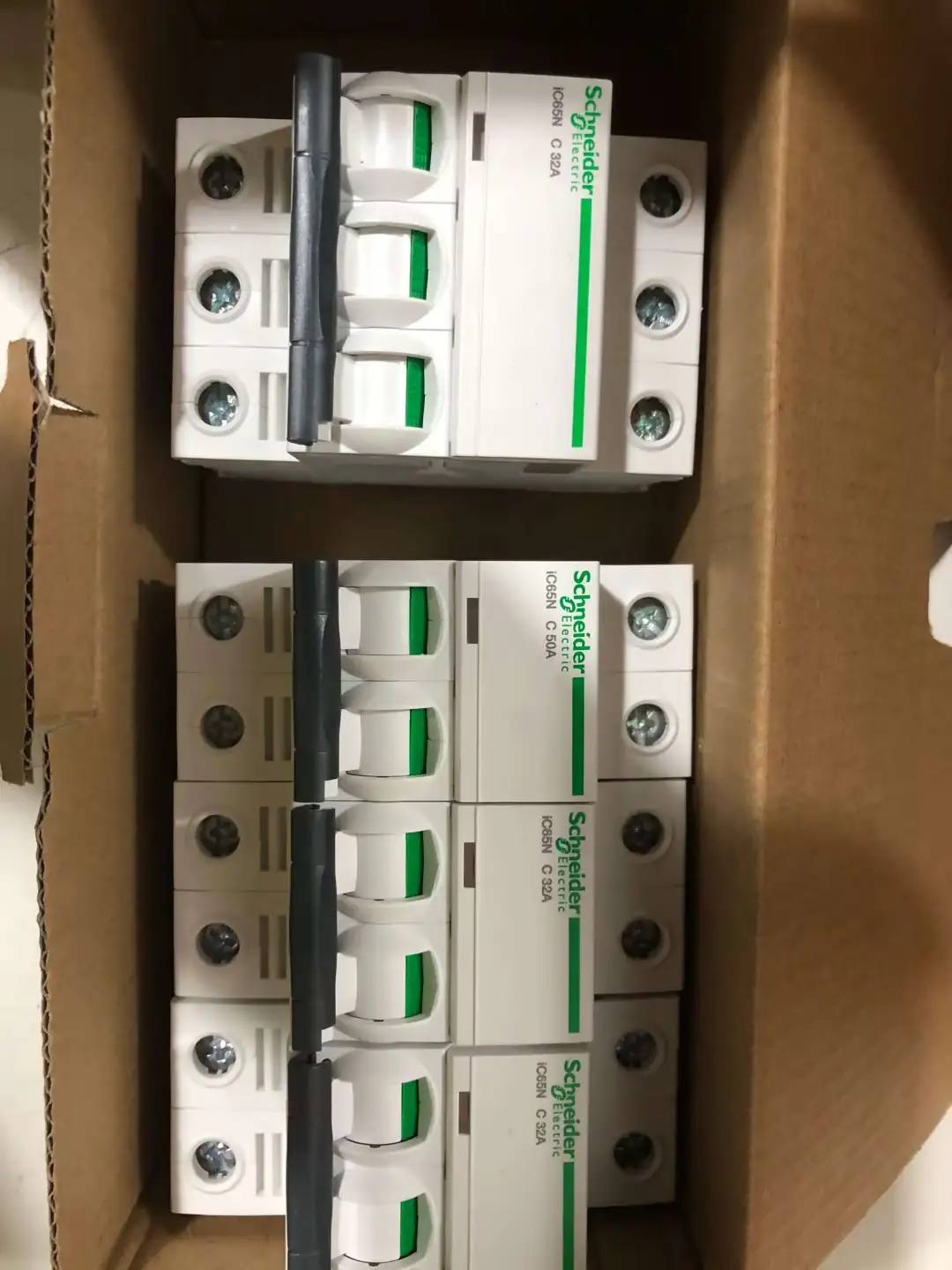 施耐德新鲜出货?