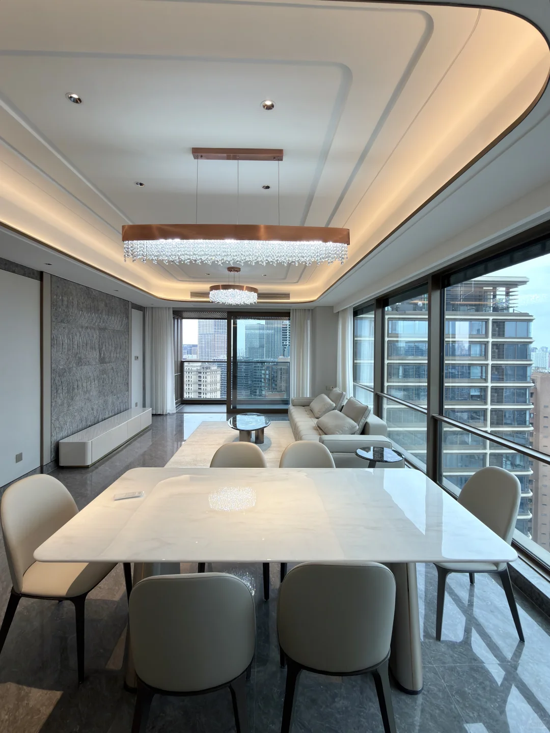 绿城外滩25年新房 玻璃落地窗 轻奢风装修