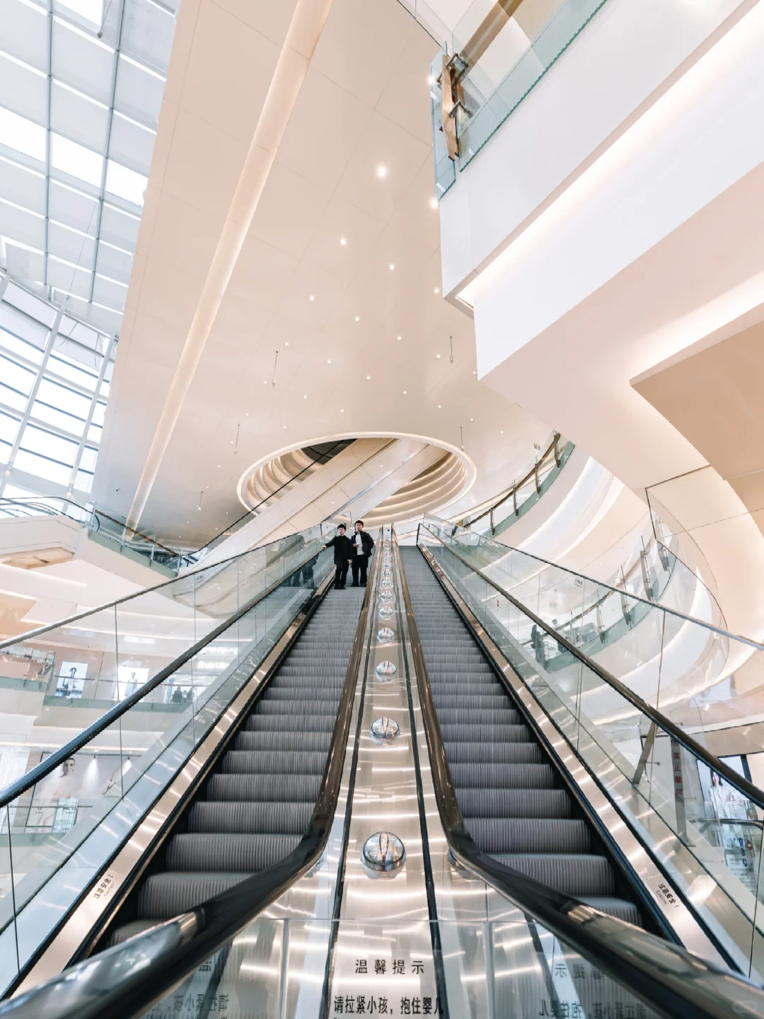 成都真不缺好看的商场❗️流动的建筑美学
