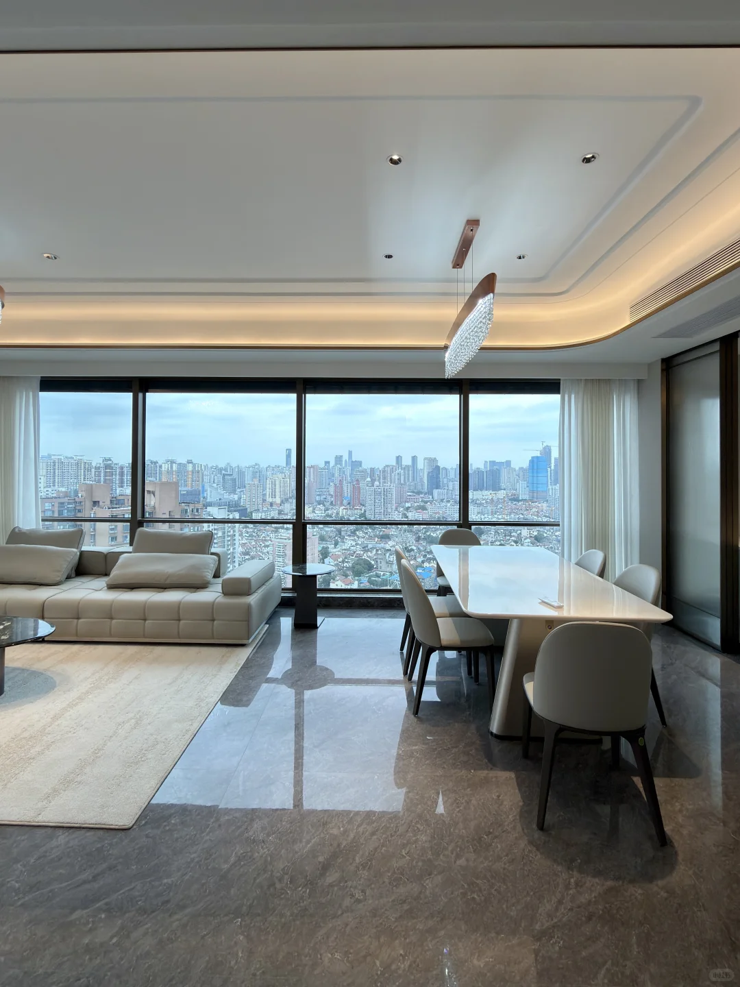 绿城外滩25年新房 玻璃落地窗 轻奢风装修