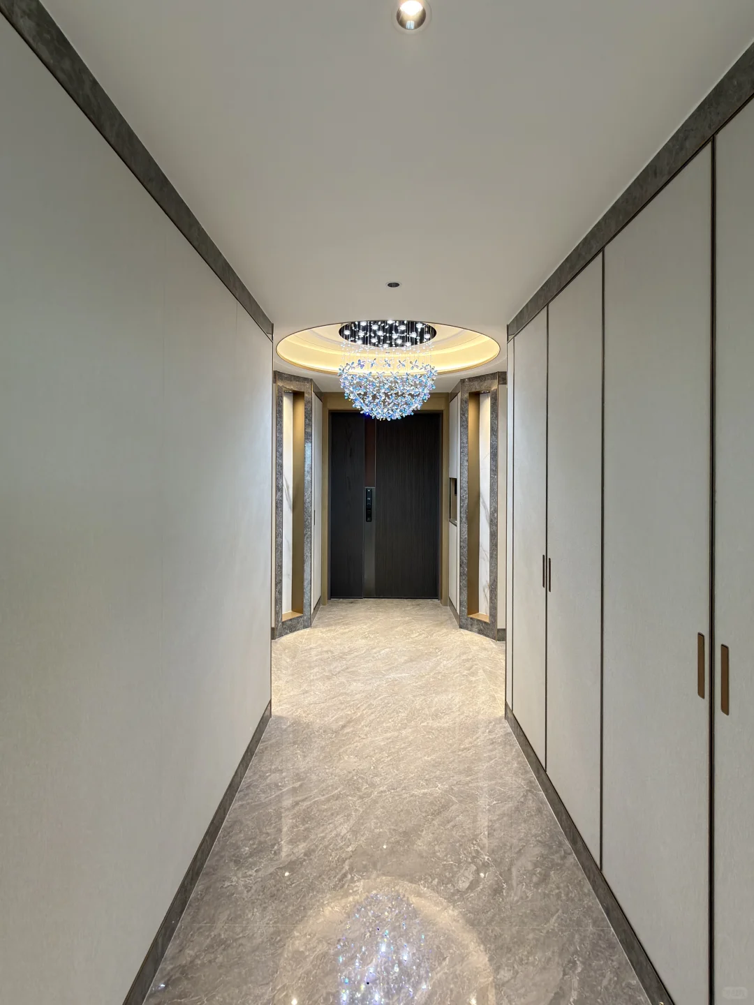 绿城外滩25年新房 玻璃落地窗 轻奢风装修