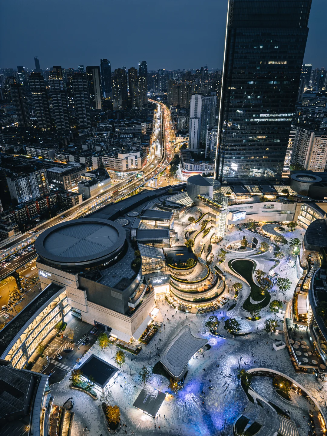 成都真不缺好看的商场❗️流动的建筑美学