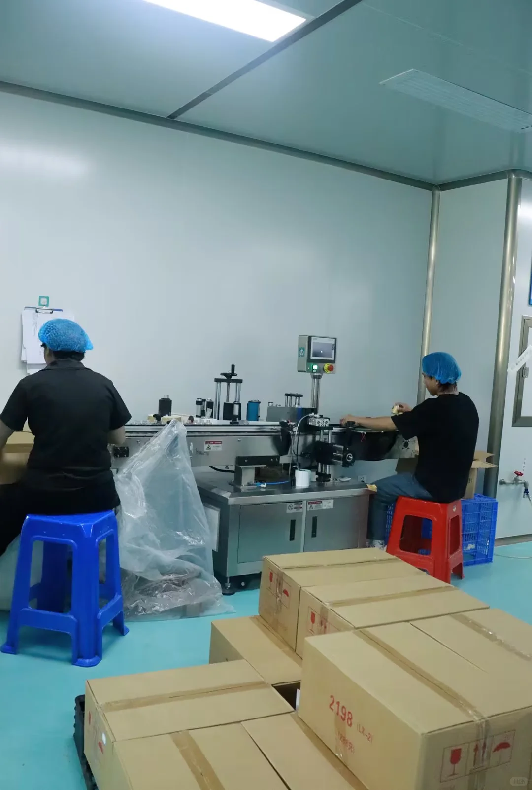 探秘化妆品工厂的火热生产季