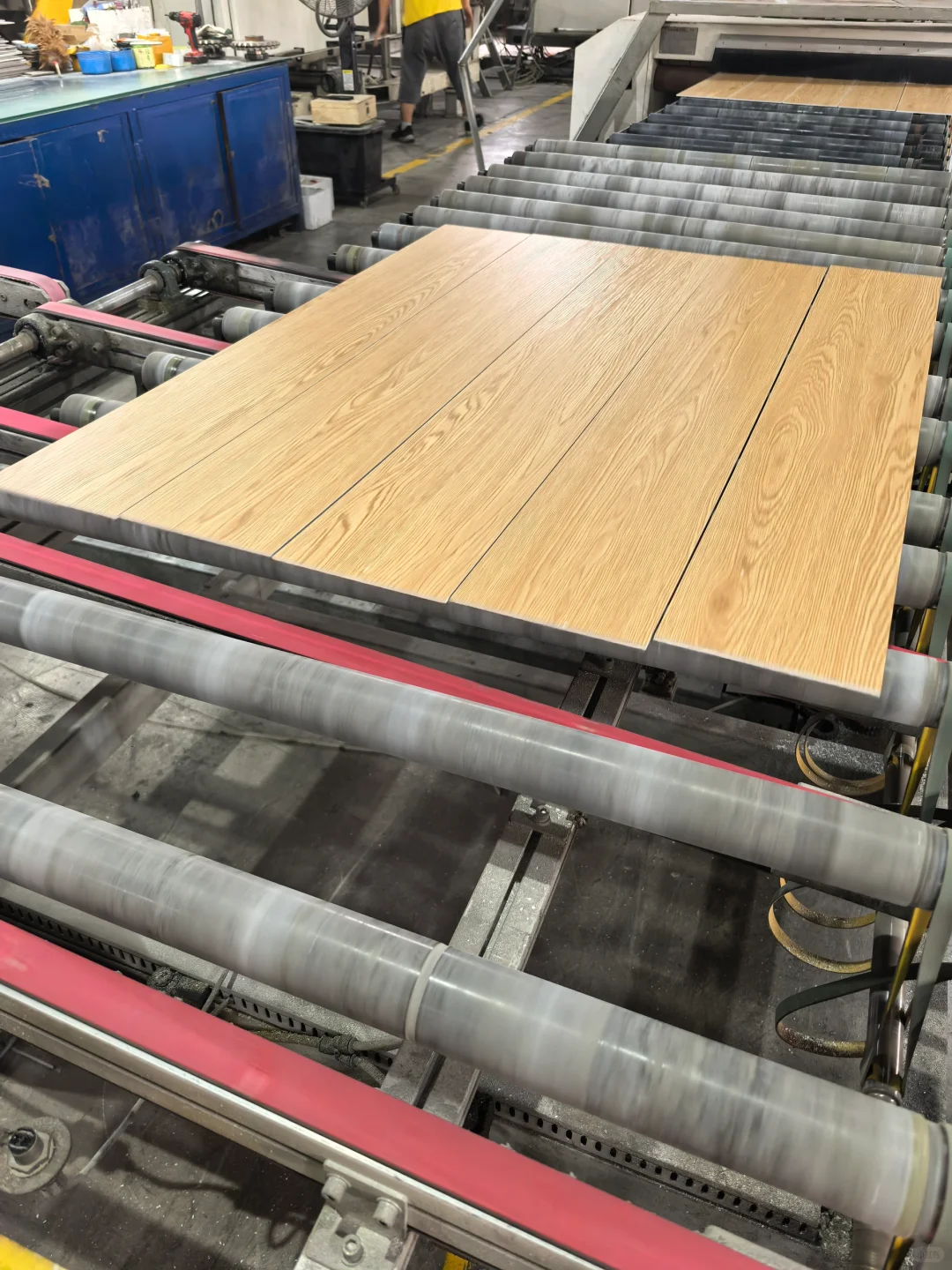 工厂大揭秘?今天带你们直击spc地板工厂