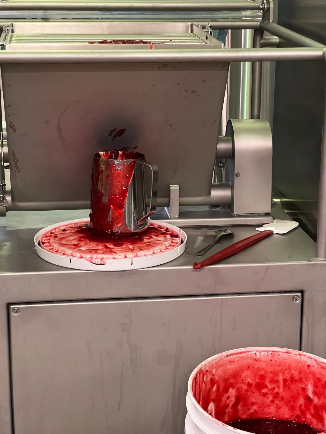 ??‍?冰淇淋生产线女工的一天