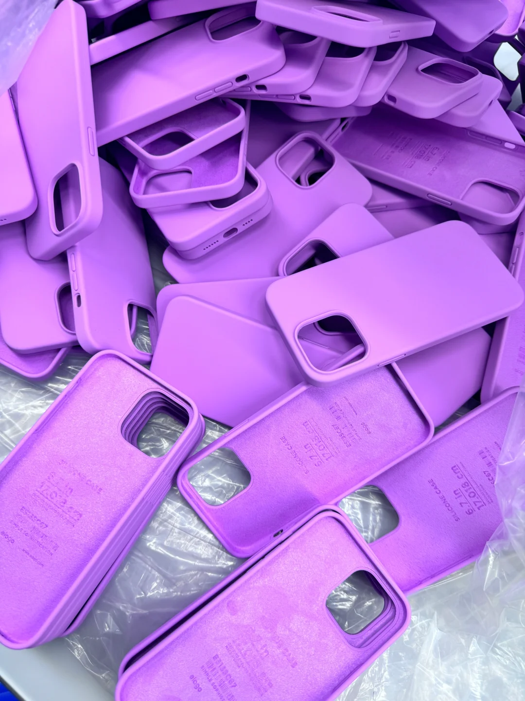 手机壳工厂，生产流水线