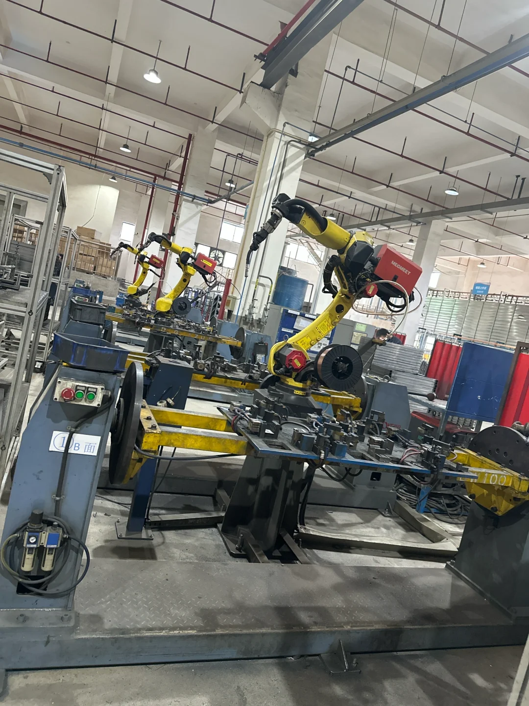 工厂里的机械臂，超酷实拍✨