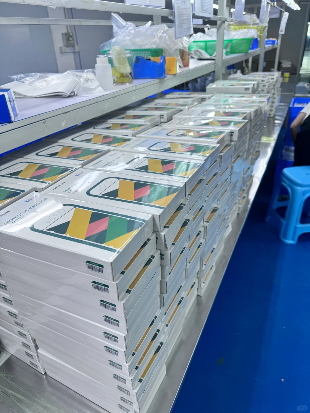 手机壳工厂，生产流水线