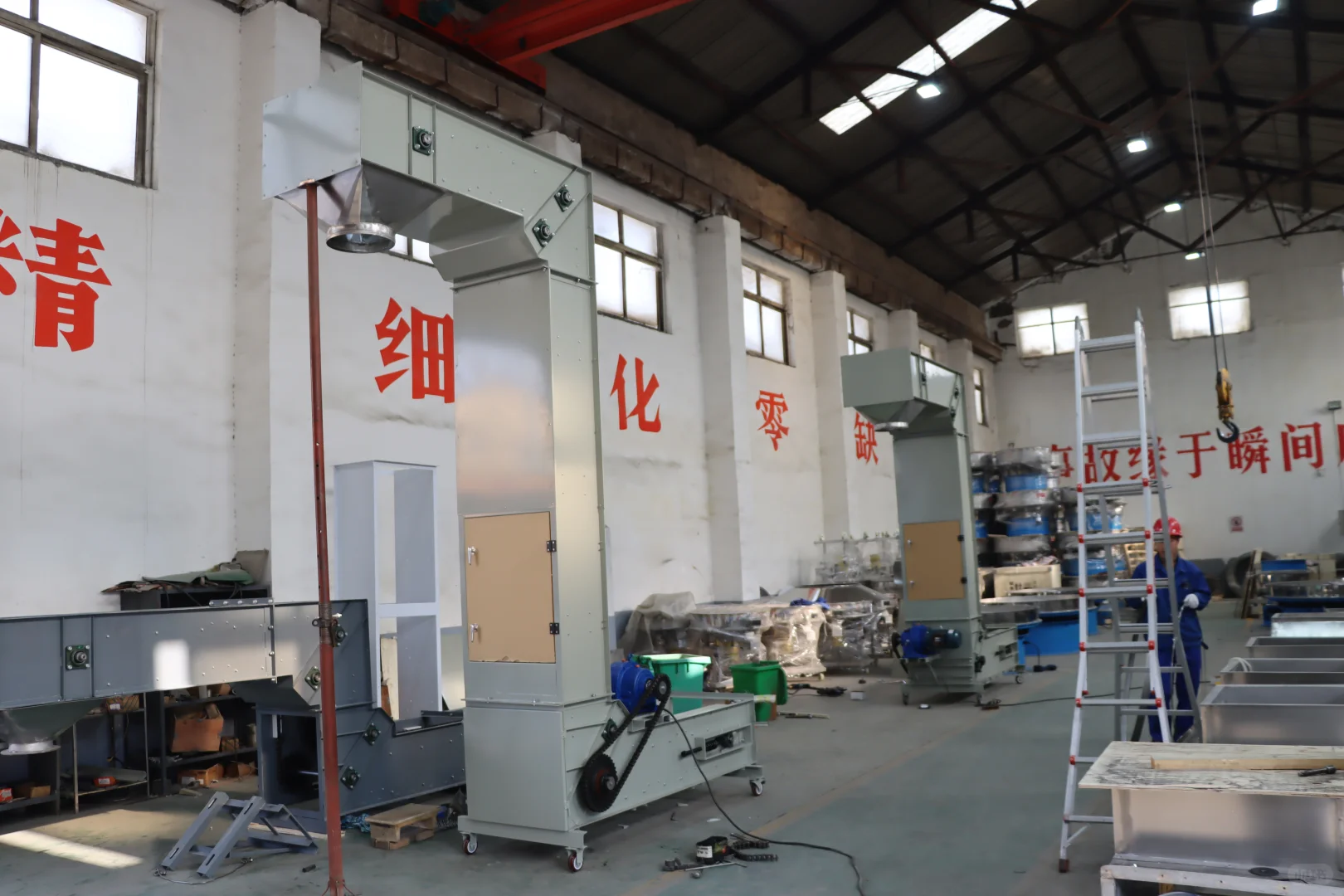 如何为您的生产线选择合适的Z型提升机