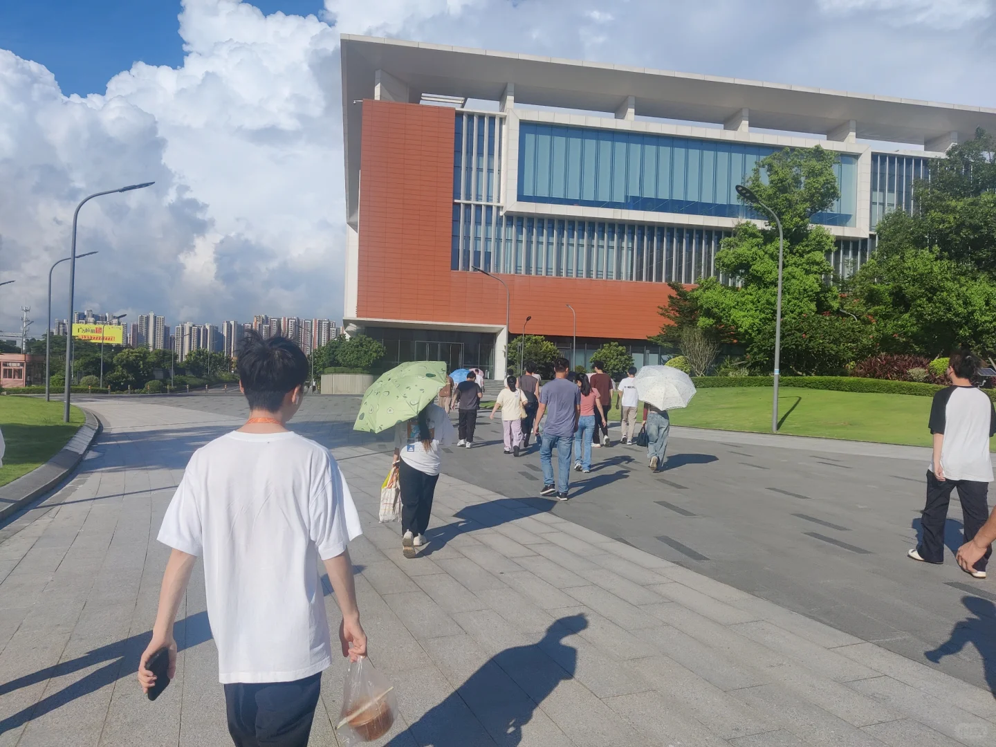 一批批走了，又来了一批新的，底层打工族