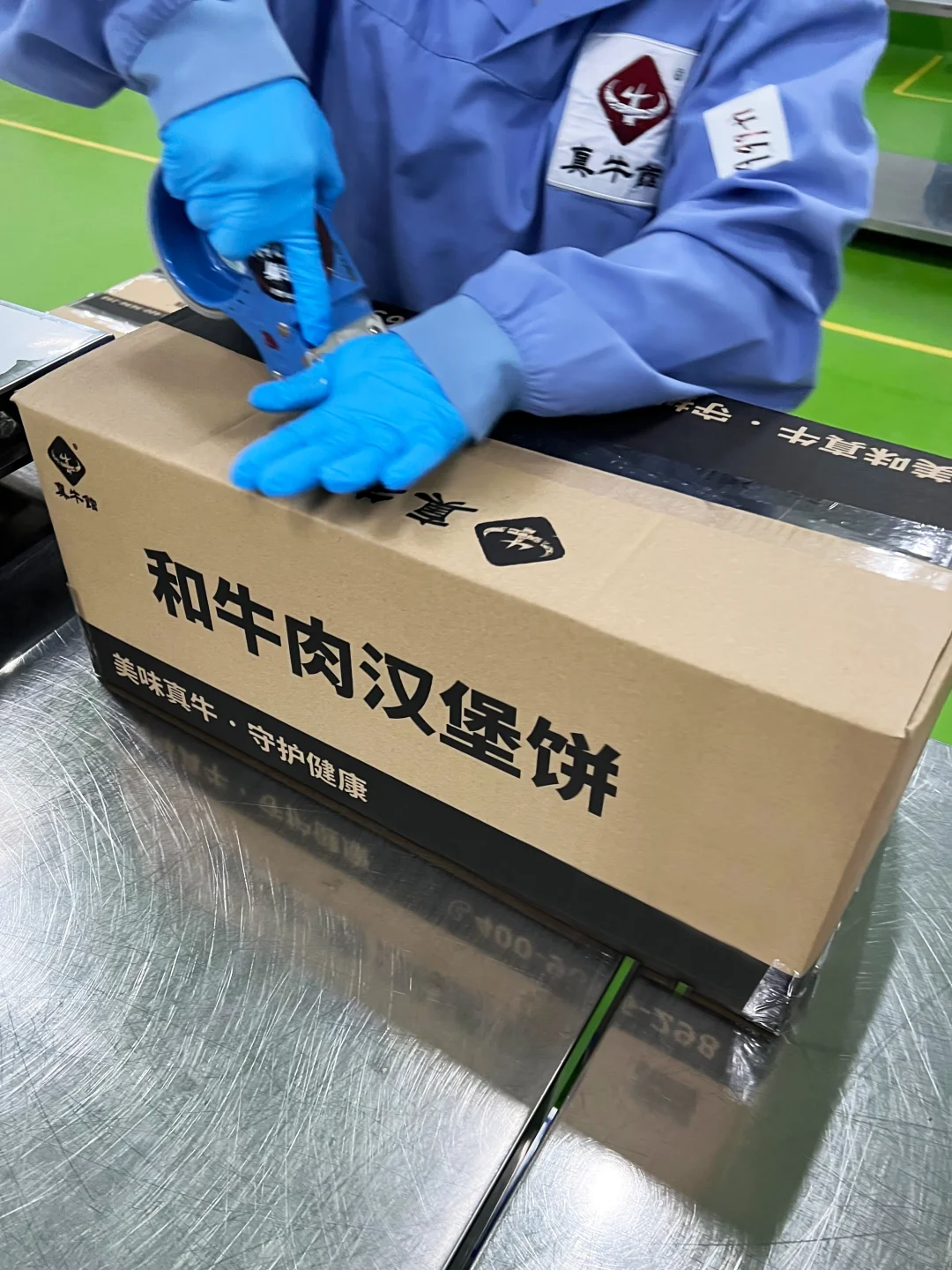 连锁汉堡店背后的牛肉饼工厂