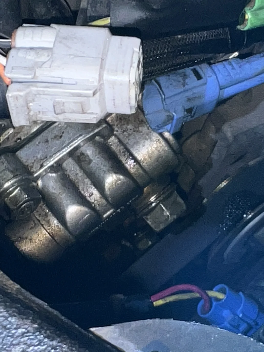 撑了15万公里的oil control valve密封圈