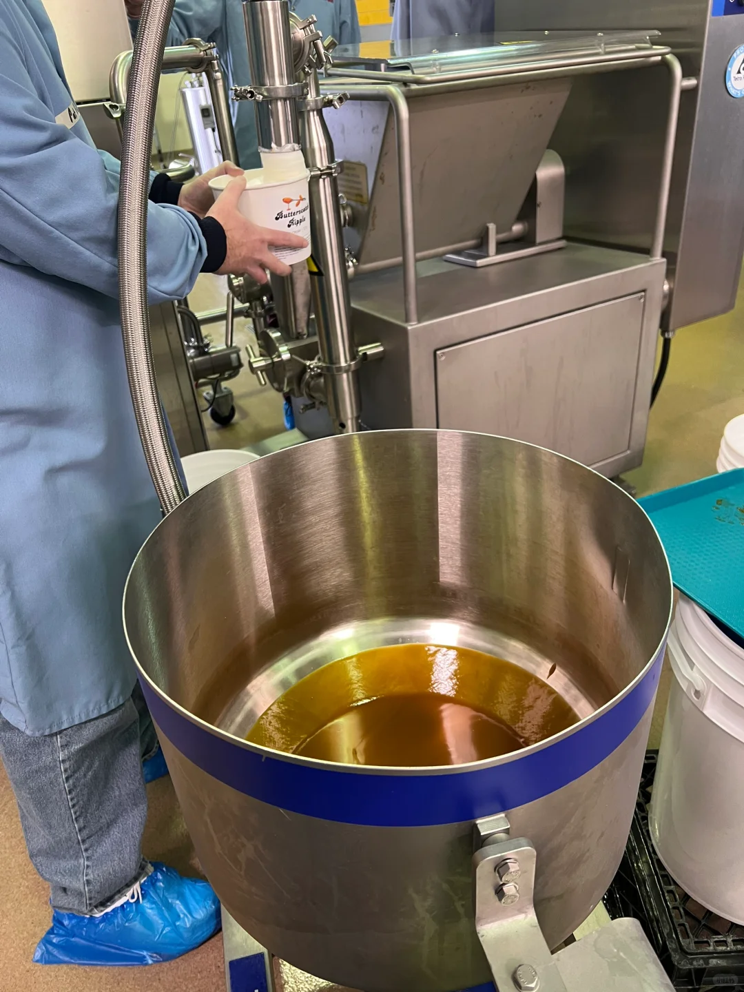 ??‍?冰淇淋生产线女工的一天