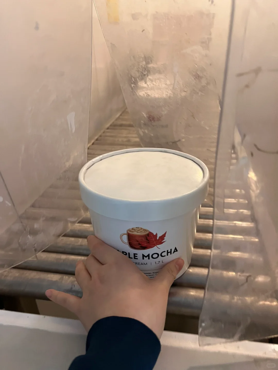 ??‍?冰淇淋生产线女工的一天