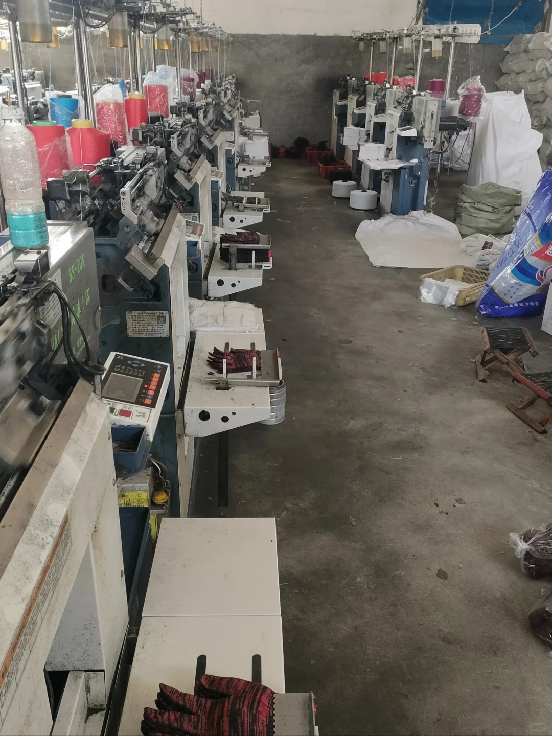 探秘手套生产车间，忙碌且有序?