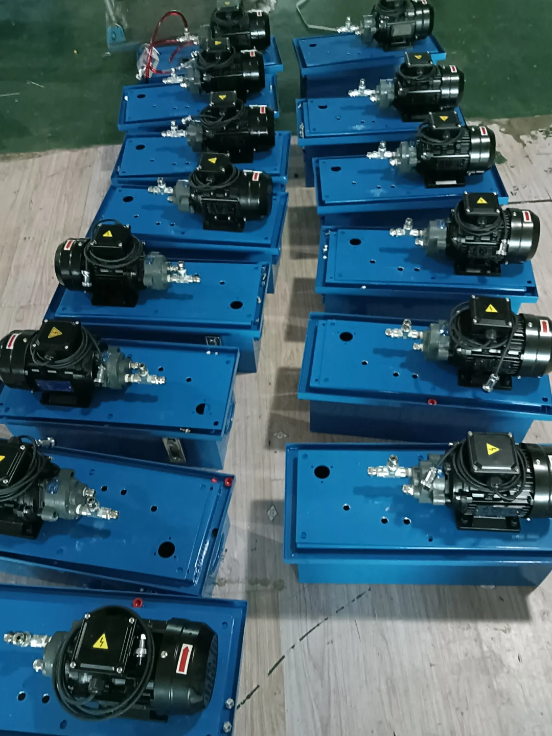 液压气动教学设备加紧生产中