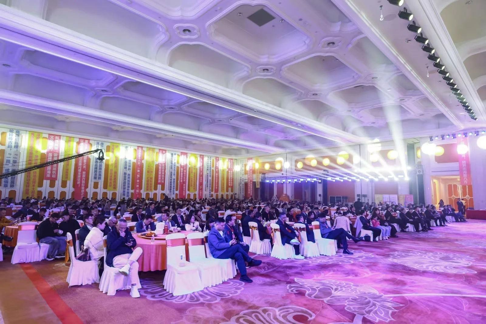 无锡会议公司?峰会论坛年会策划搭建执行