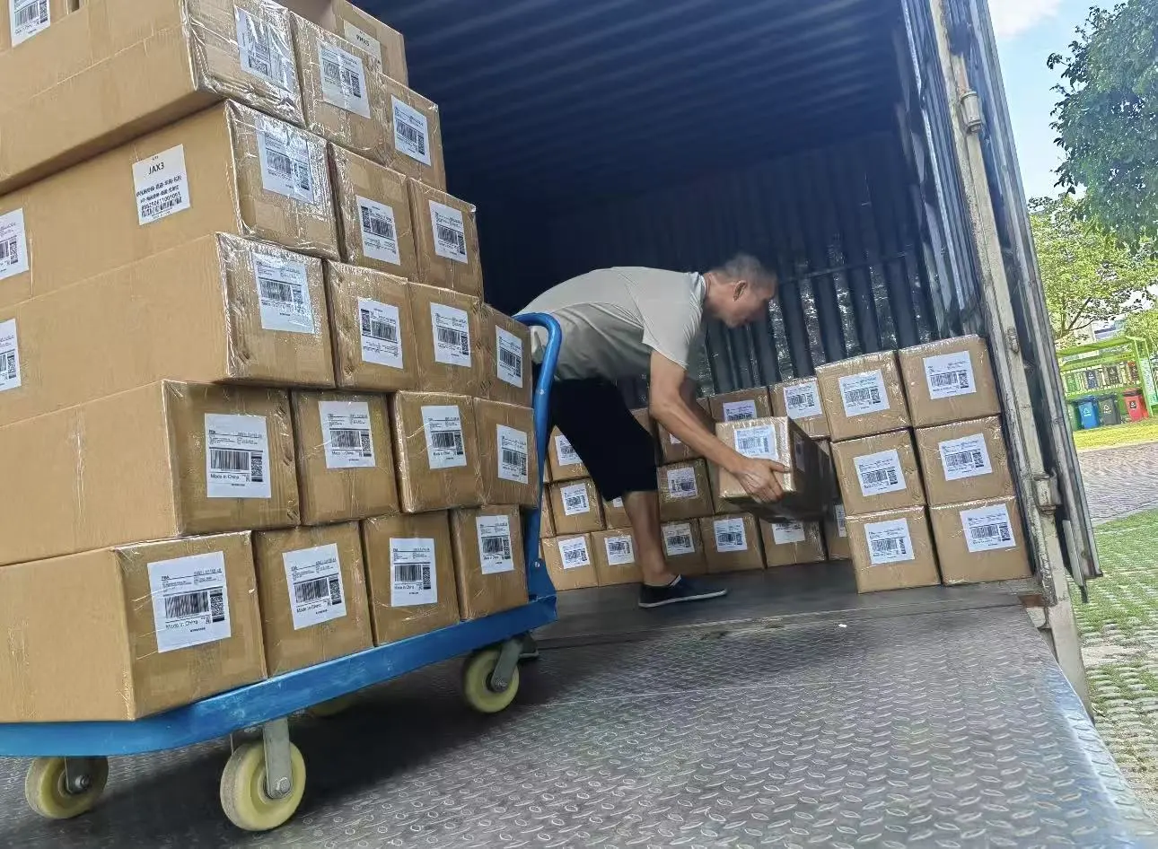 中国到越南物流专线双清包税派送到门DDP