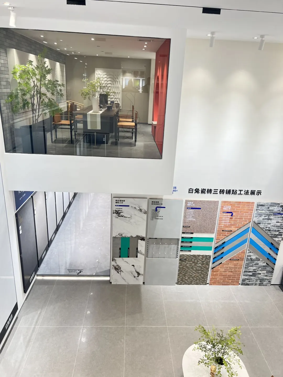 企业选址?海珠区新港东的办公场地1665 ㎡