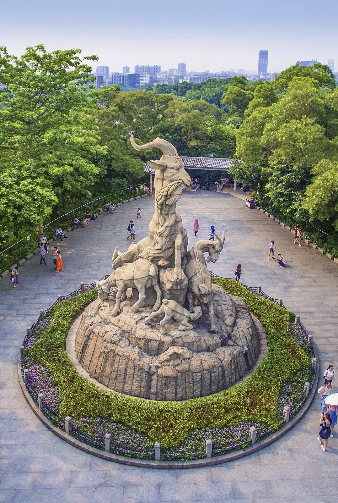 广州-华南政治中心，经济重镇……