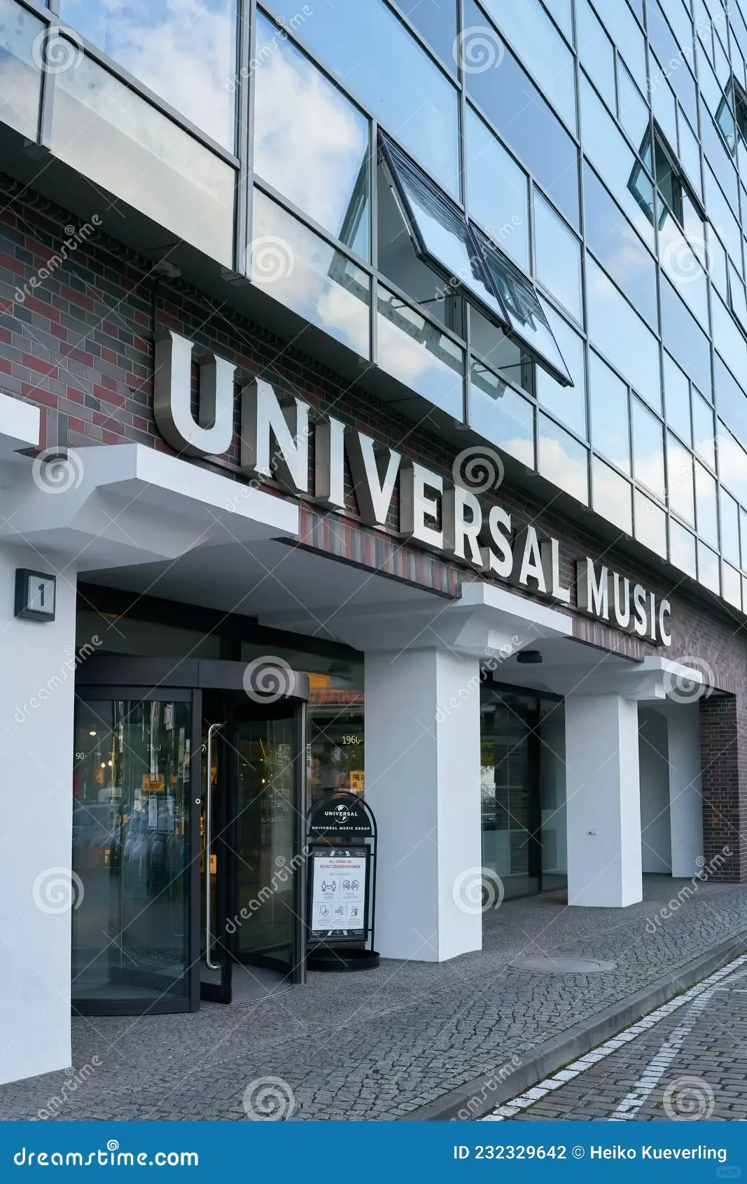 Universal Music有人来吗??refer