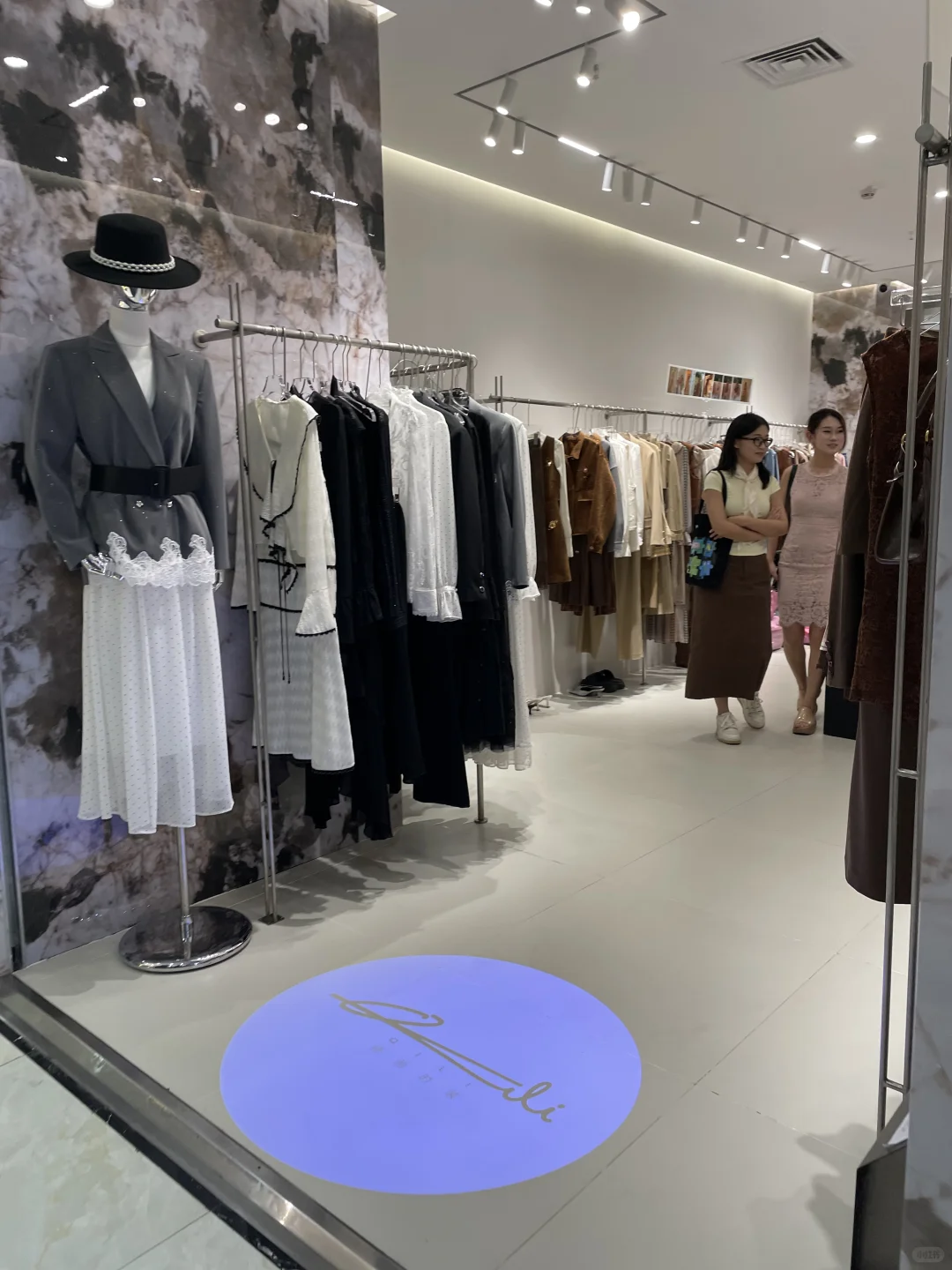 深圳南油服饰难上电商平台的原因
