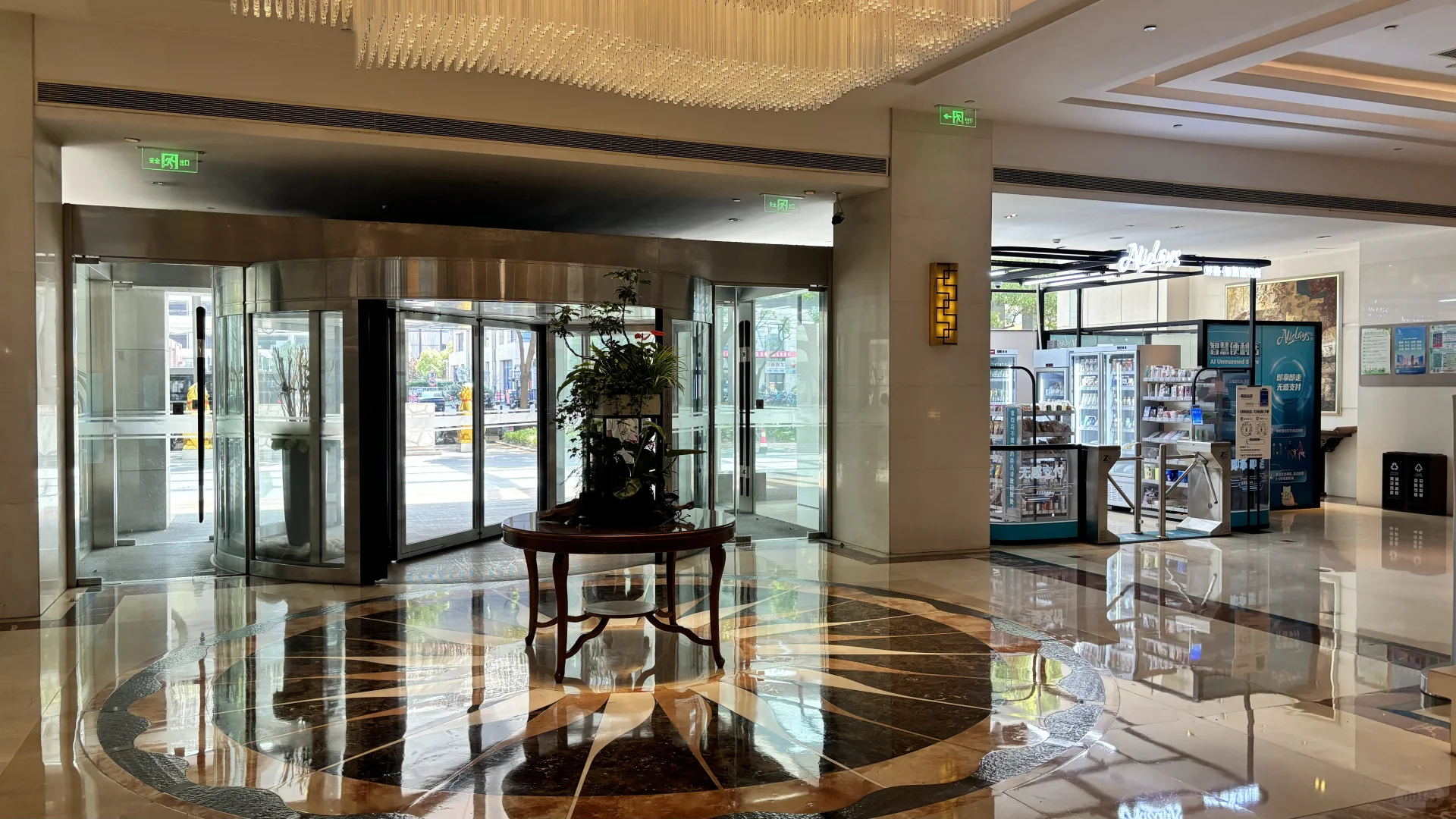 为什么2025开始,AI无人店会成为城市标配?