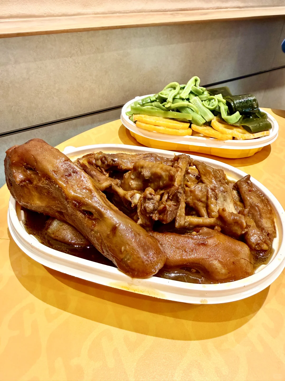 大店难做？房租高、人工贵、顾客留不住？往这看