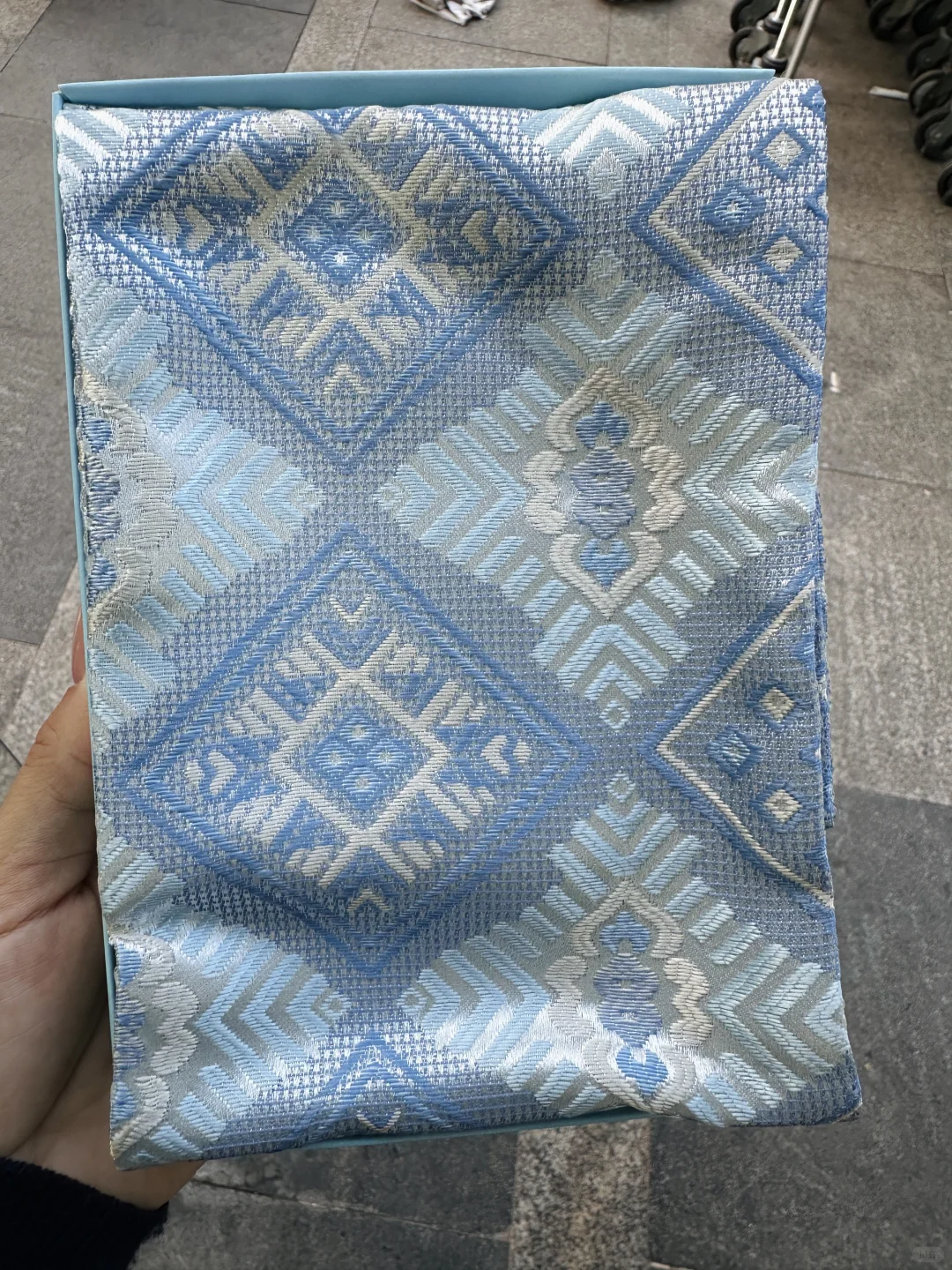 广西！很精致的手工礼物?壮锦围巾?