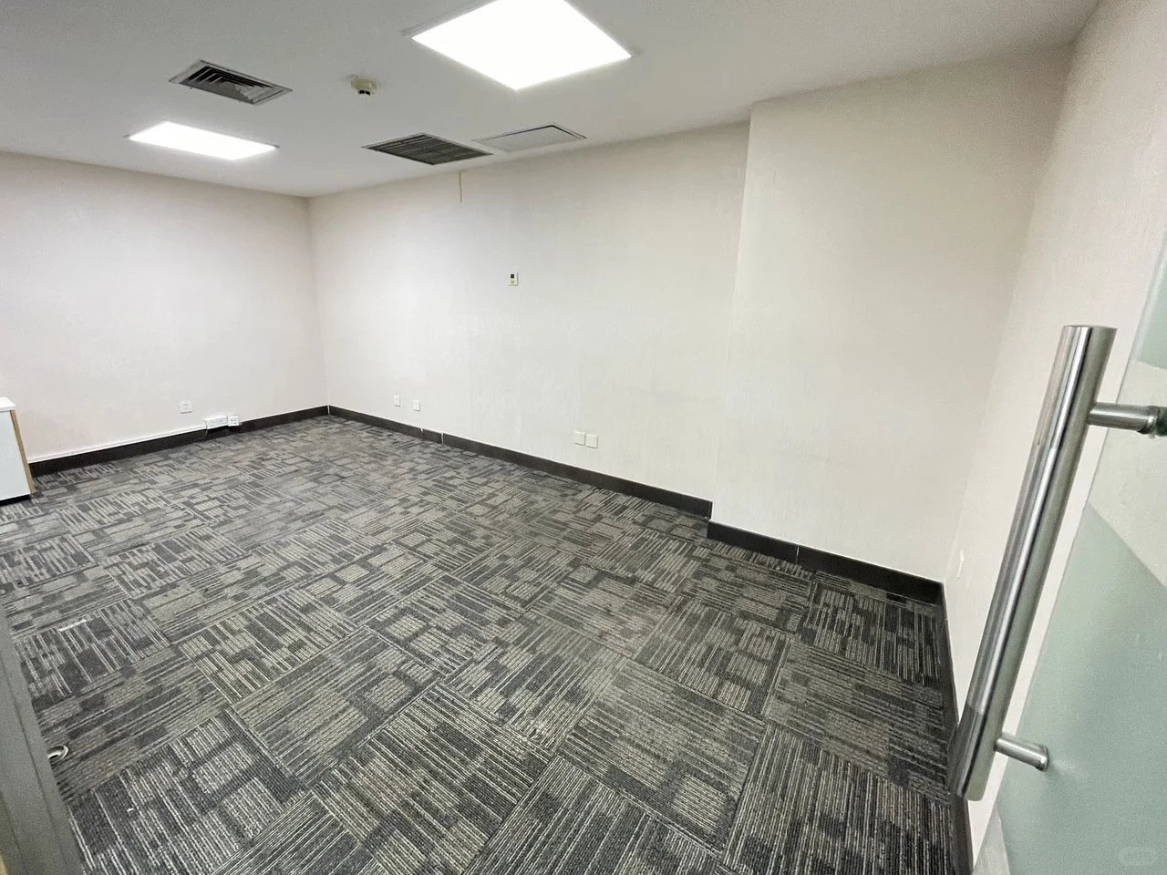 中关村西苏州街，租金低至一份快餐价