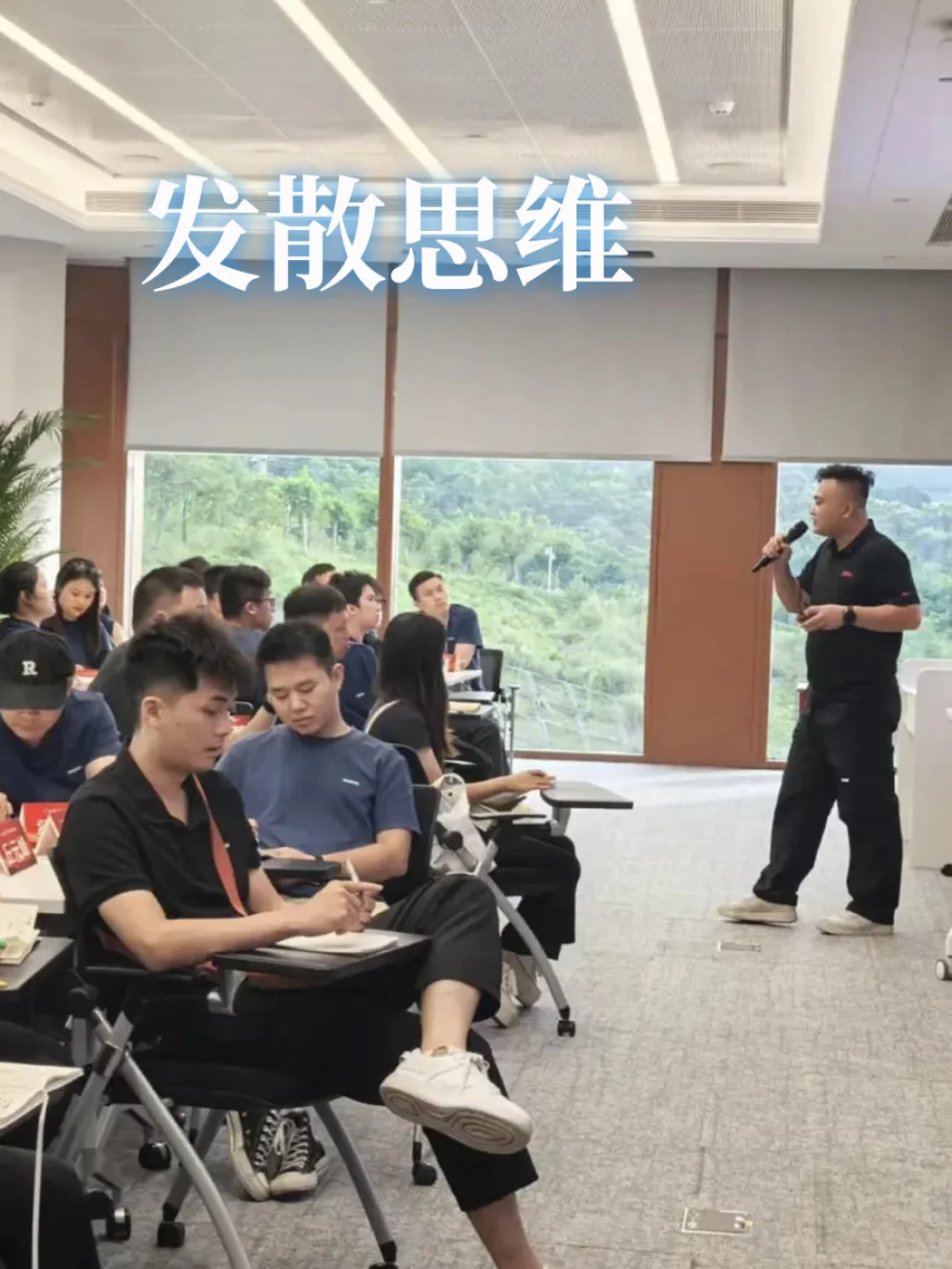 亲自走进华为!揭秘万亿帝国的核心代码