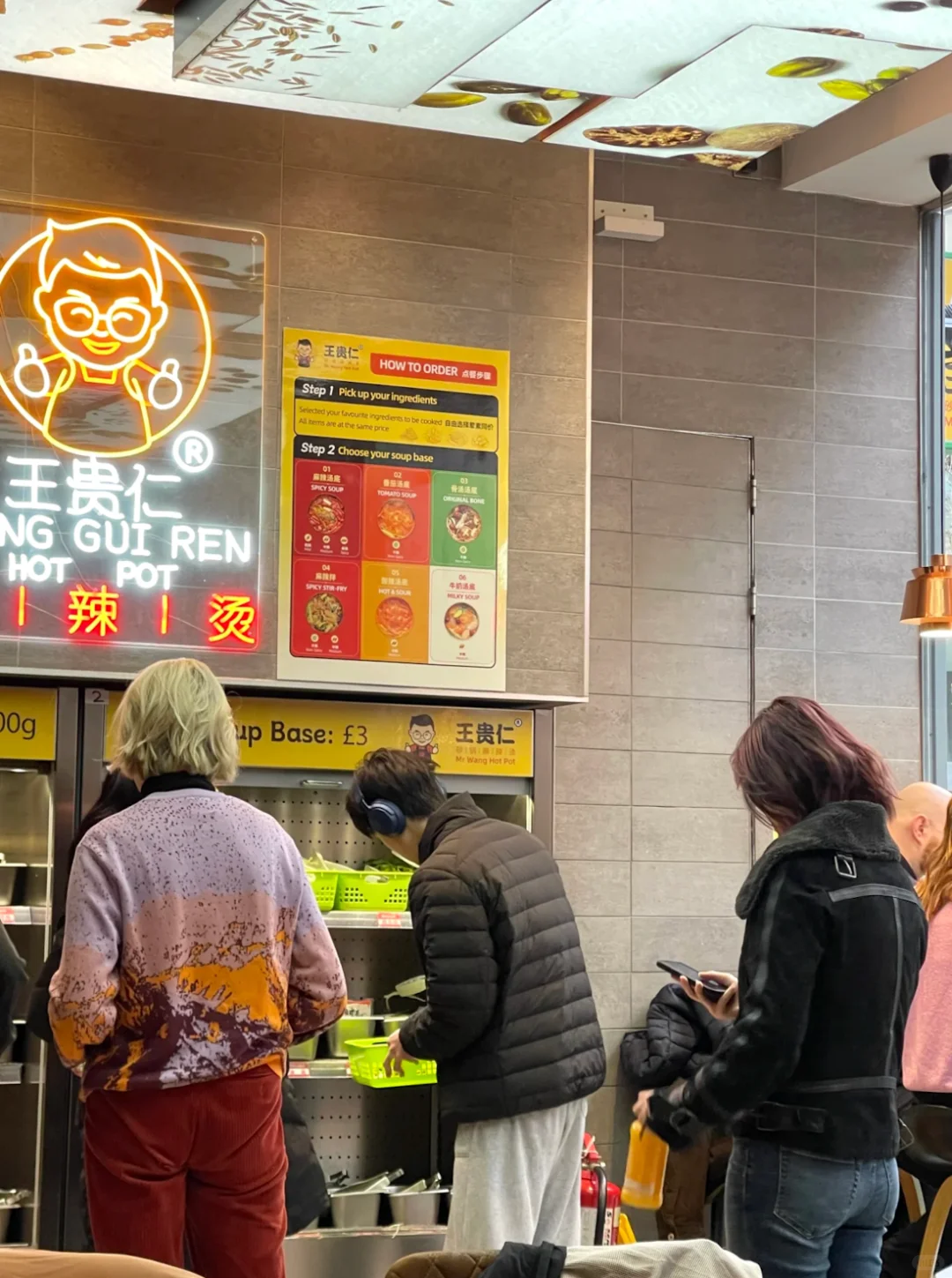 ? 麻辣烫今年在海外卷了5个亿？