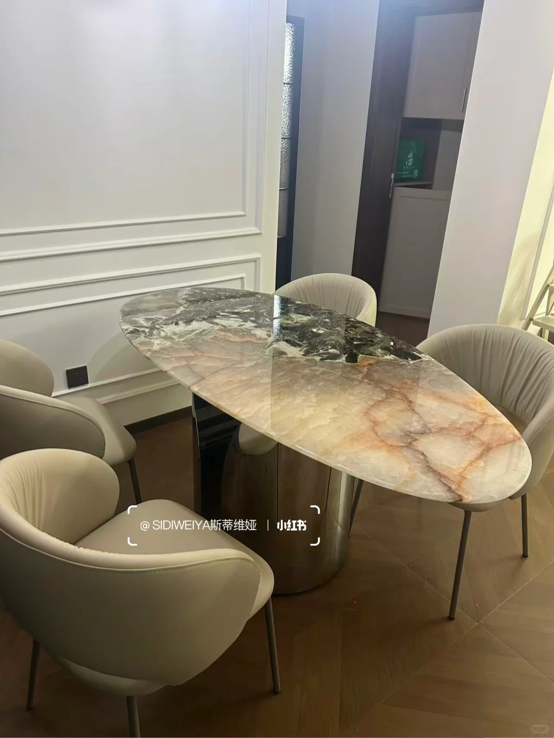小红书买的奢石餐桌到了 | 绿钻潘多拉餐桌