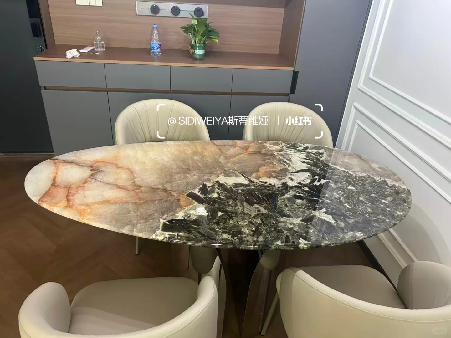 小红书买的奢石餐桌到了 | 绿钻潘多拉餐桌