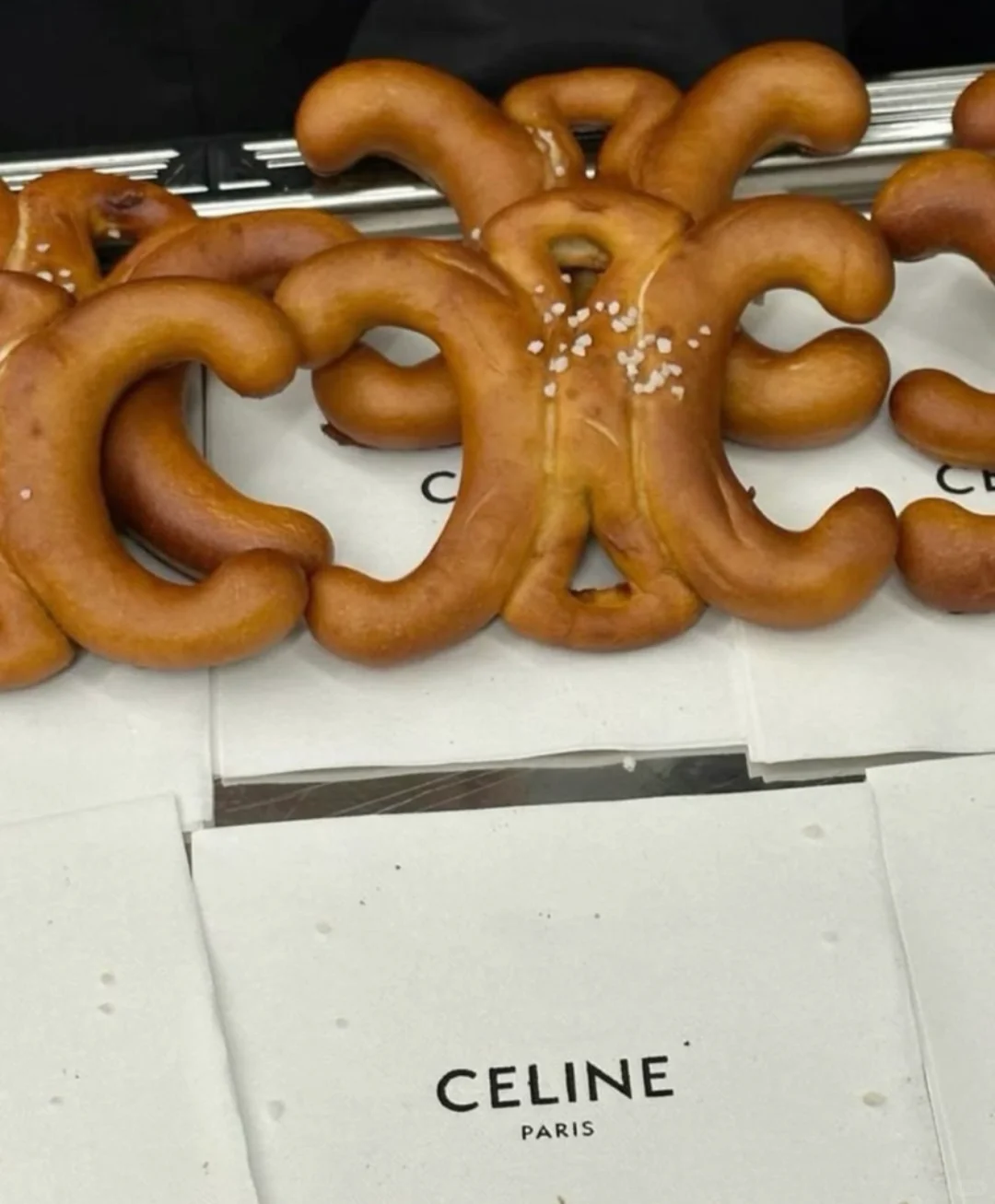 为什么现在时尚品牌都在做食物营销