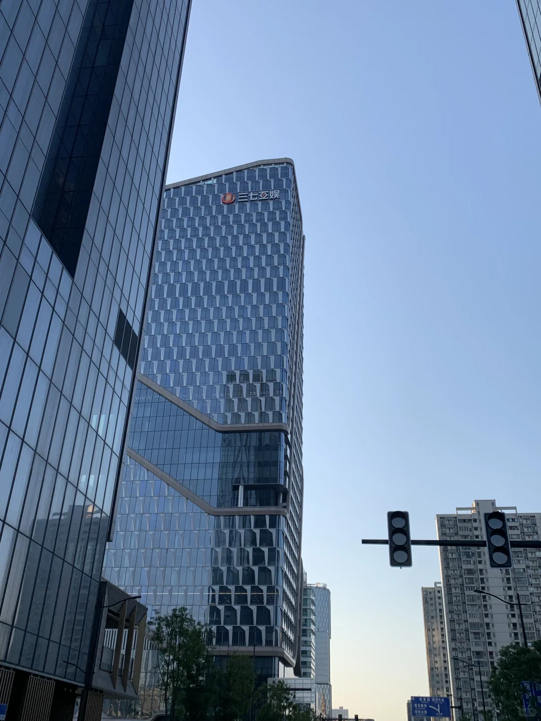 月薪不是买你的时间、精力和体力