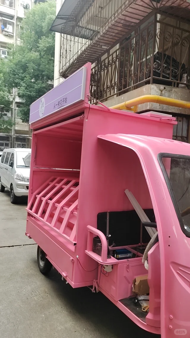 卖鲜花的小粉车