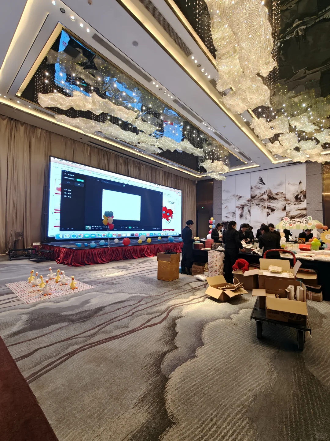 天府三街高端年会场地⭐带舞台 LED✅可进车