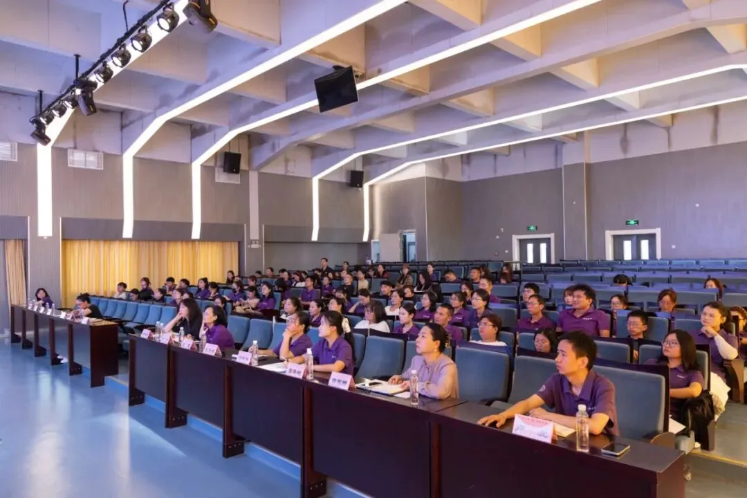 制度明方向,真题砺精兵 | 西安南开2026-2027学年秋季开学校本培训纪实(二)-第7张图片-四季读书网 制度明方向,真题砺精兵 | 西安南开2026-2027学年秋季开学校本培训纪实(二)-第7张图片-四季读书网