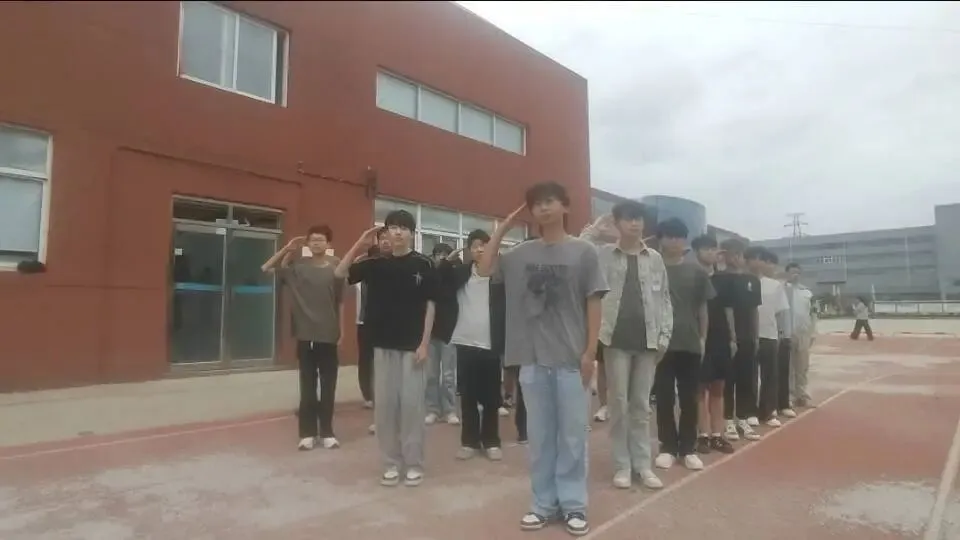 中考没考上高中的河南孩子,千万别去混普通中专!-第2张图片-四季读书网