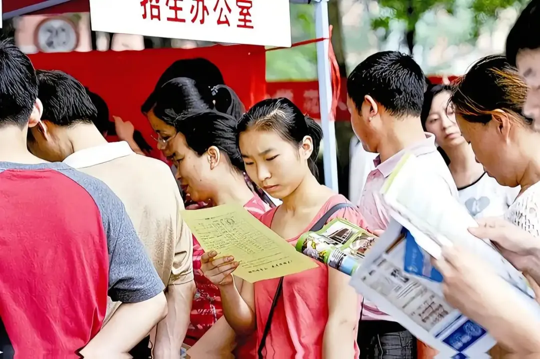上海中考高分生扎堆中本贯通:放弃普高冲职教,到底是捷径还是陷阱?-第6张图片-四季读书网 上海中考高分生扎堆中本贯通:放弃普高冲职教,到底是捷径还是陷阱?-第6张图片-四季读书网