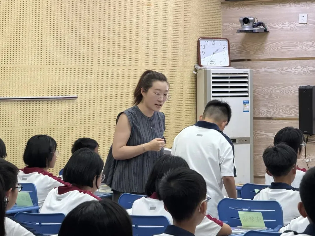 以研赋能明导向,深耕备考促提质——“新中考新教材新教法”路桥区语文教研大会暨梁玲飞名师工作室送教活动-第22张图片-四季读书网 以研赋能明导向,深耕备考促提质——“新中考新教材新教法”路桥区语文教研大会暨梁玲飞名师工作室送教活动-第22张图片-四季读书网
